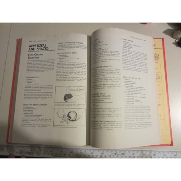 Vintage Betty Crocker’s Cookbook New & Revised Edition Golden Hardcover - Picture 11 of 14